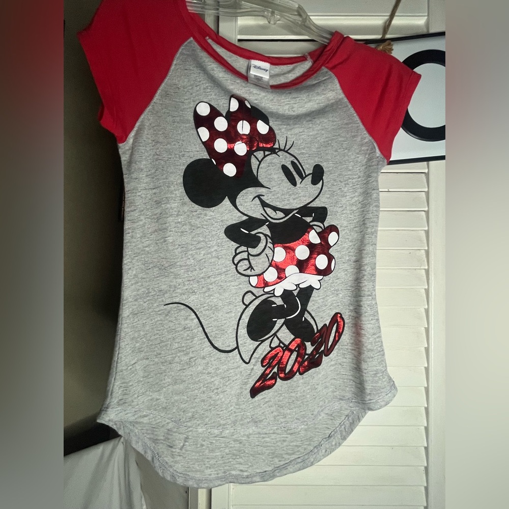 DISNEY Minnie Mouse Gray and Red 2020 Tee